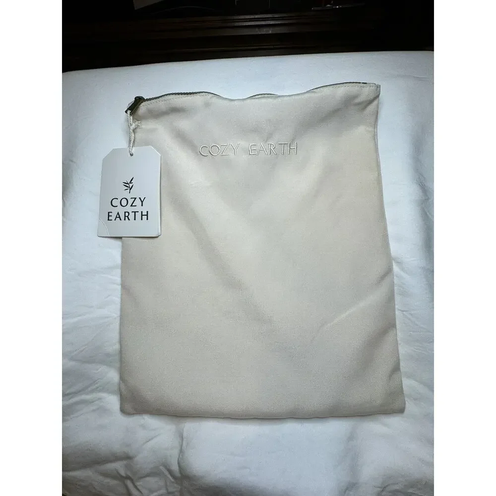 NWT Cozy Earth Gray Or Cream Colored Zippered Protective Dust Bags